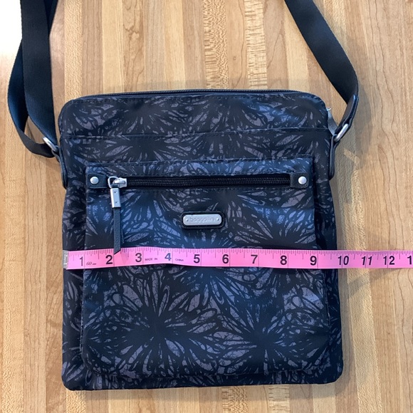 NWOT Baggallini Go Bagg in Onyx Floral - Picture 8 of 9